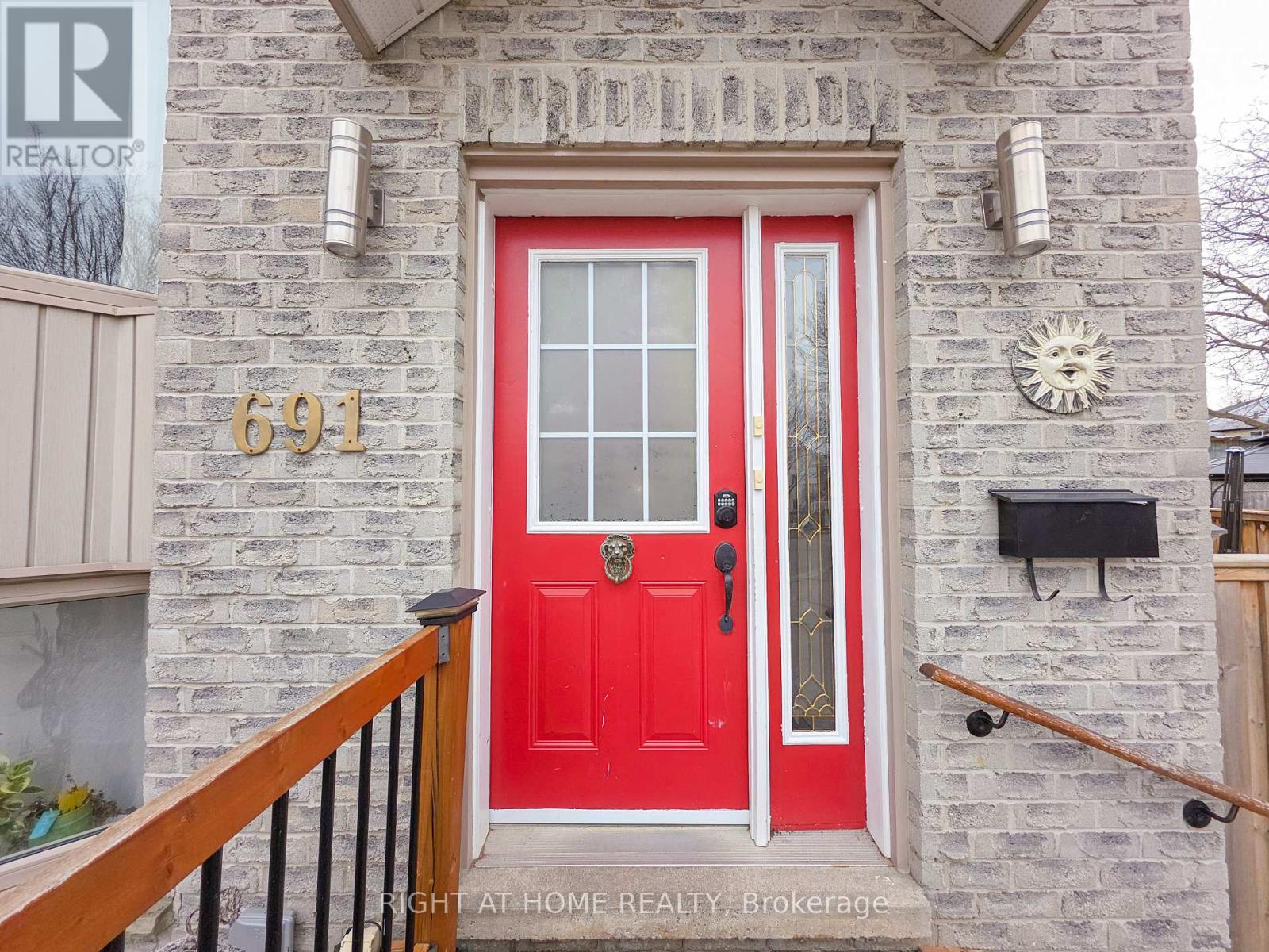 691 FROBISHER COURT