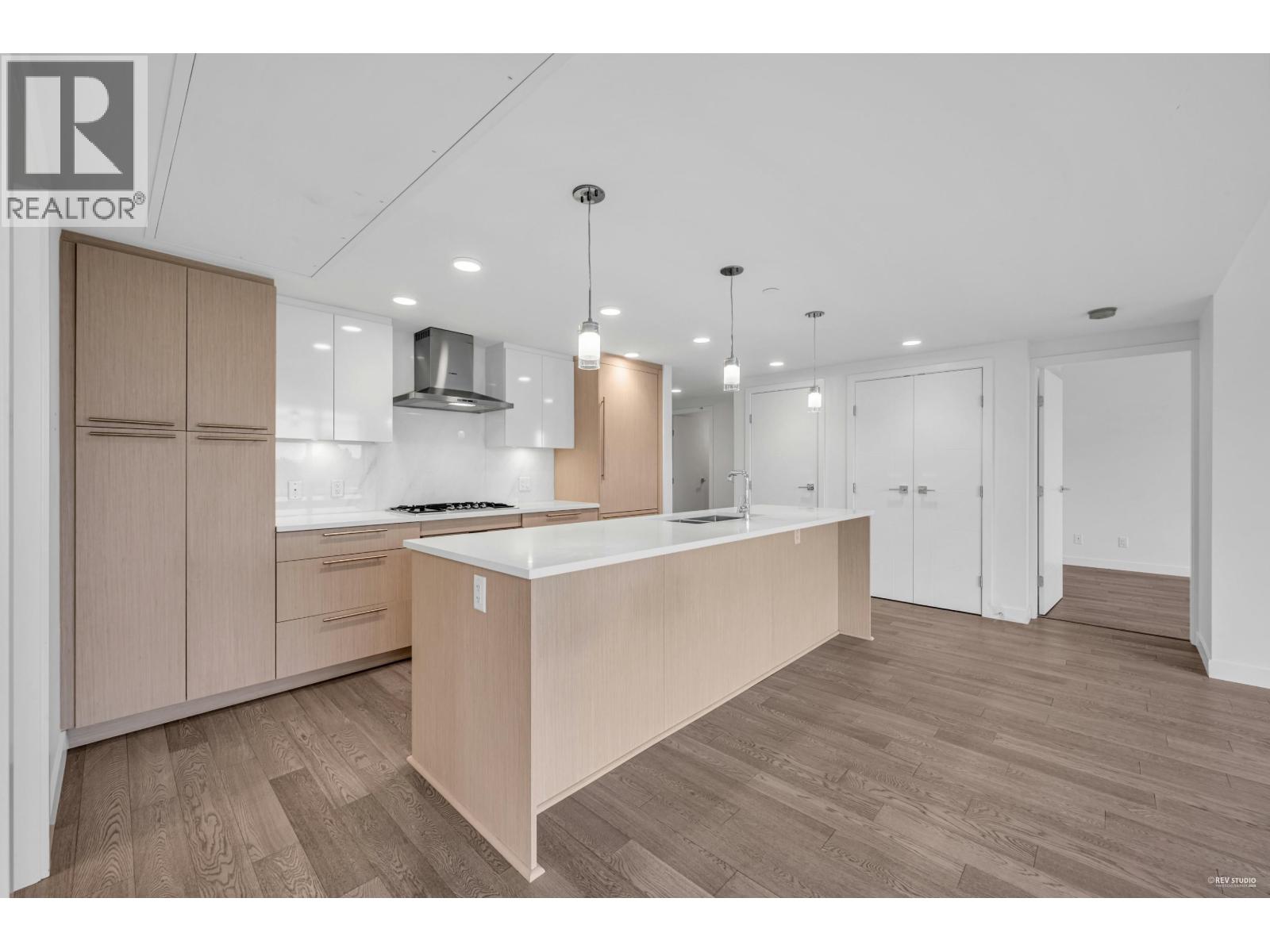 303 5077 CAMBIE STREET