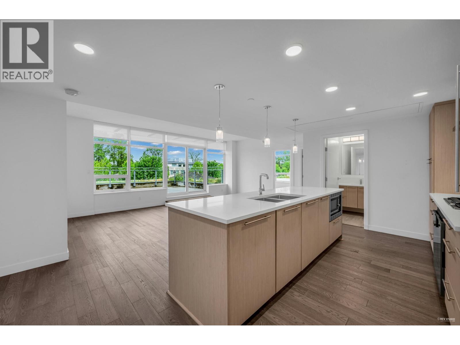 303 5077 CAMBIE STREET