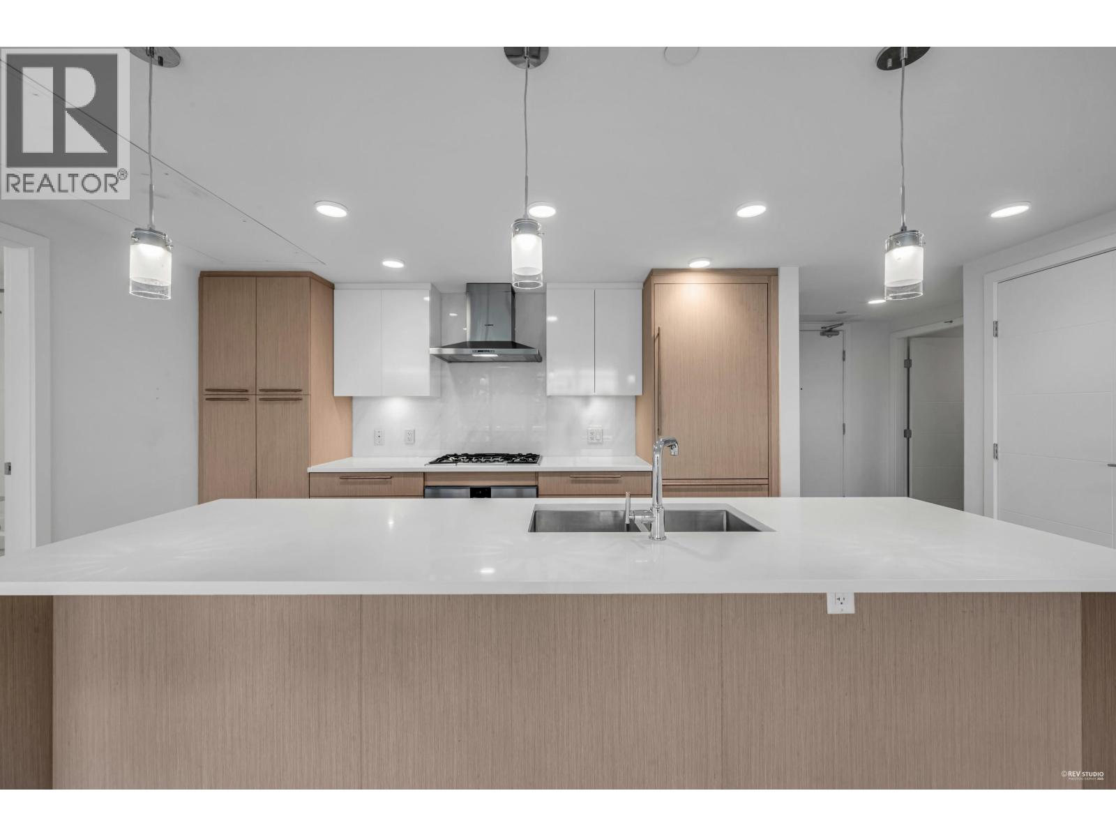 303 5077 CAMBIE STREET