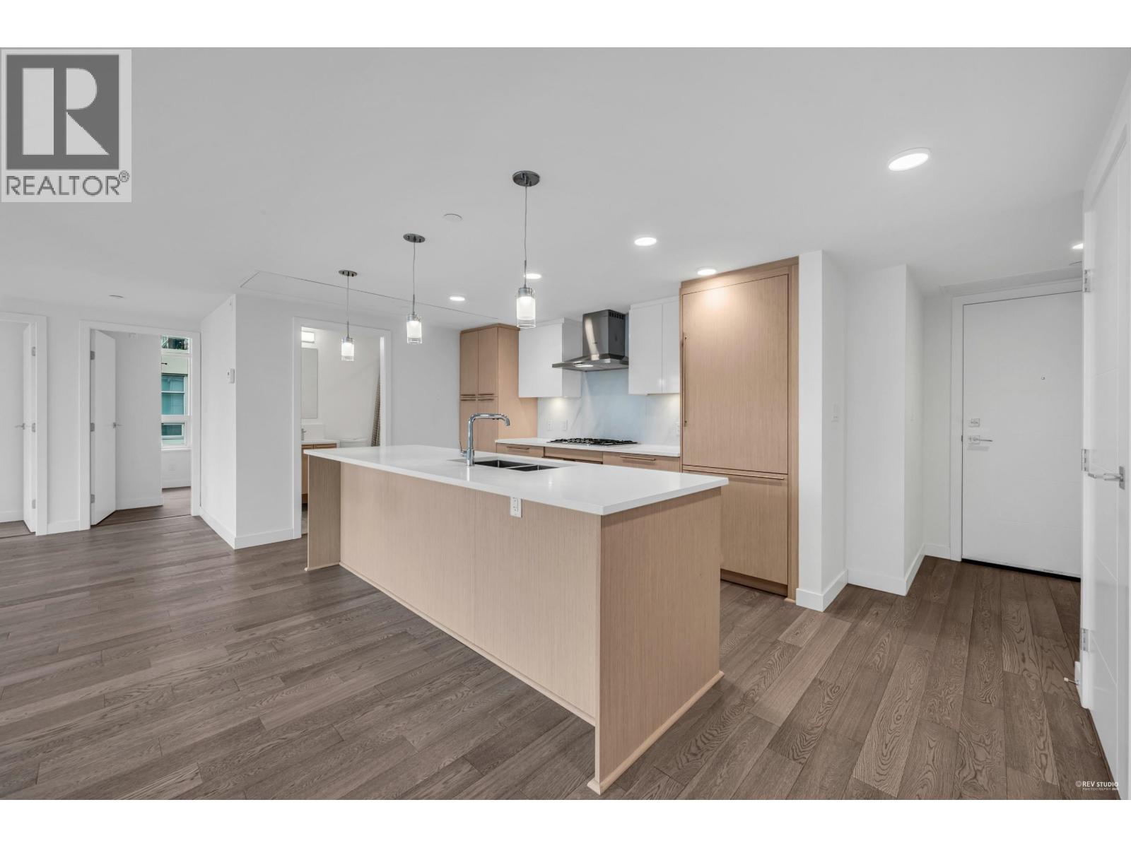 303 5077 CAMBIE STREET