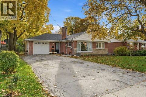 53 LIVINGSTON Avenue Grimsby ON L3M1L3