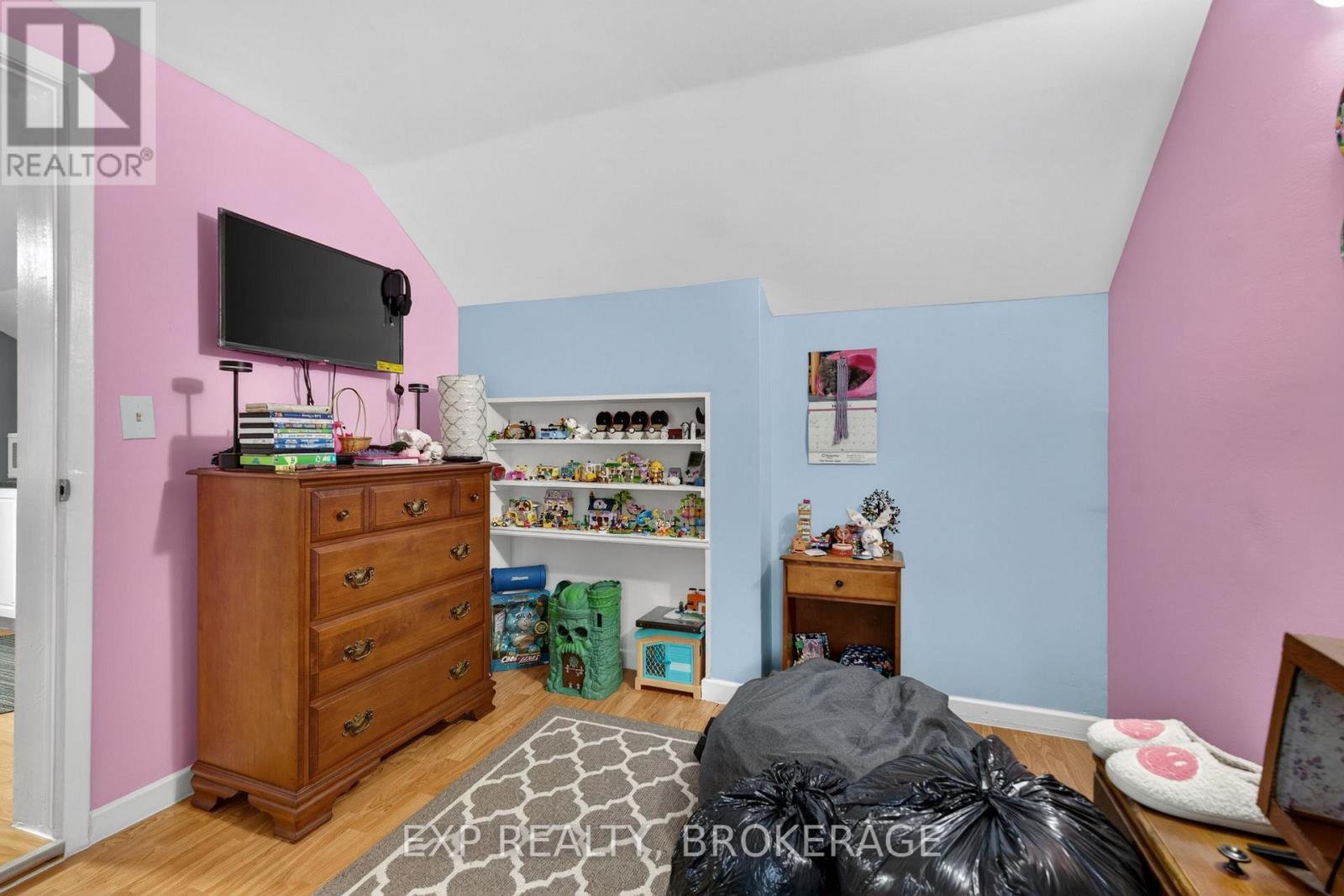 342 KING STREET W