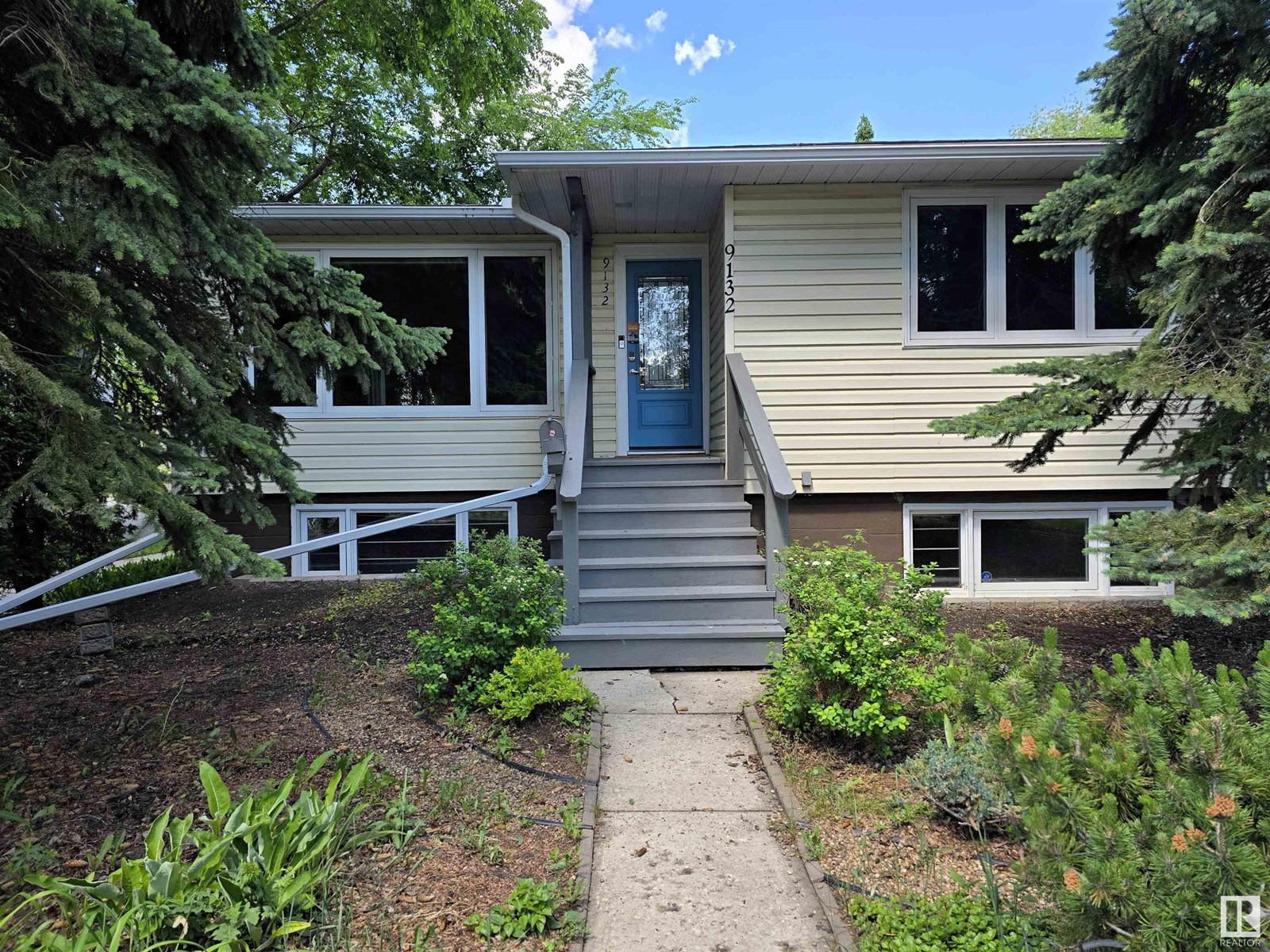 9132 67 AV NW