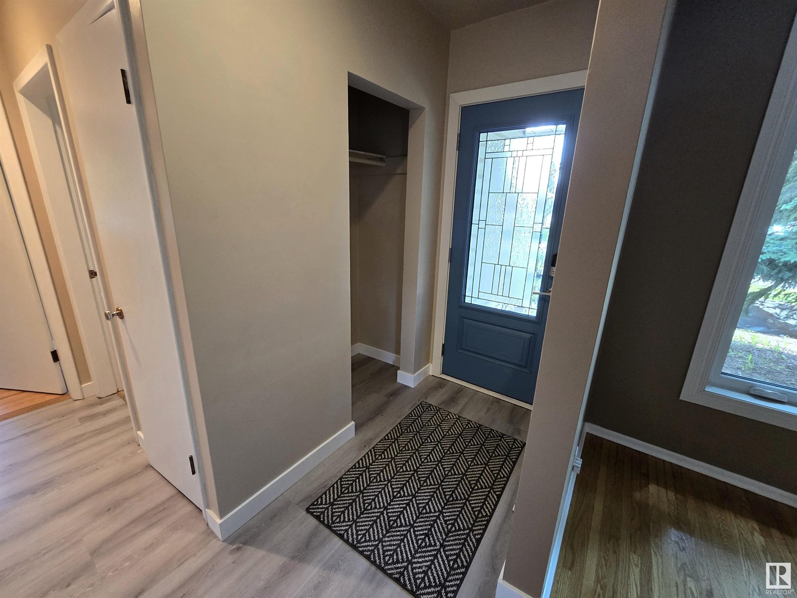 9132 67 AV NW