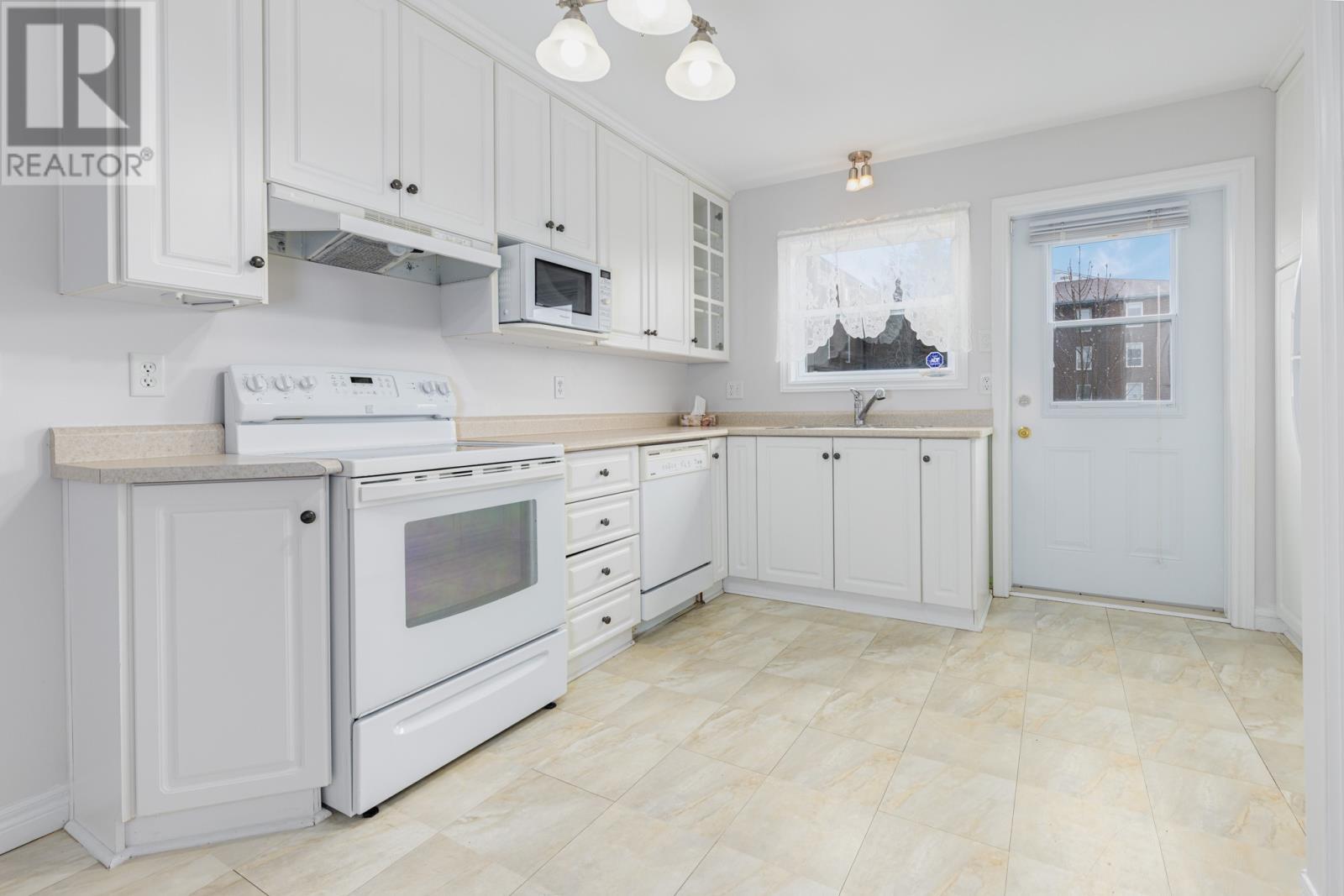 8 Sunchase Court