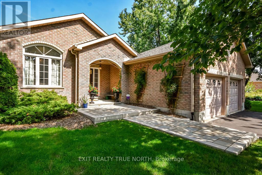 28 NICHOLSON CRESCENT - Photo 3