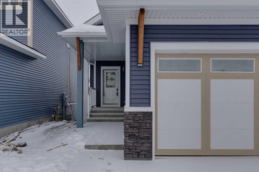 1402 Bayview Crescent SW