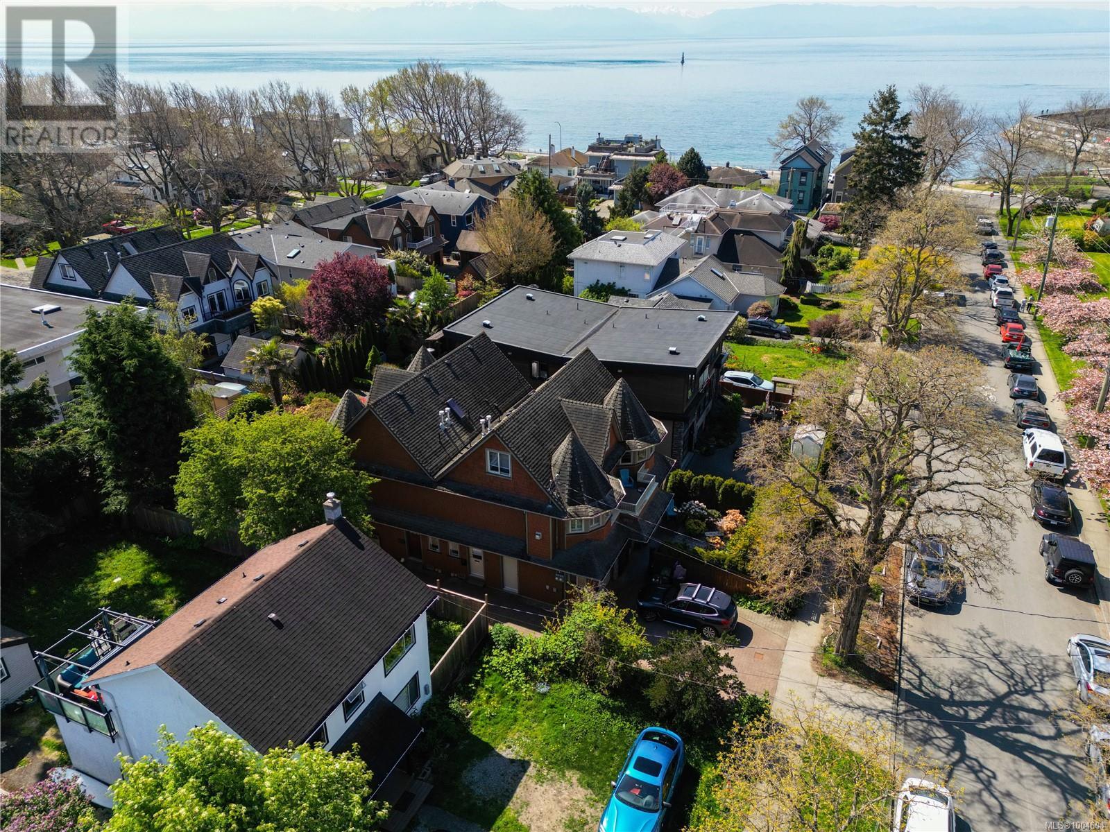 55 Dock St
