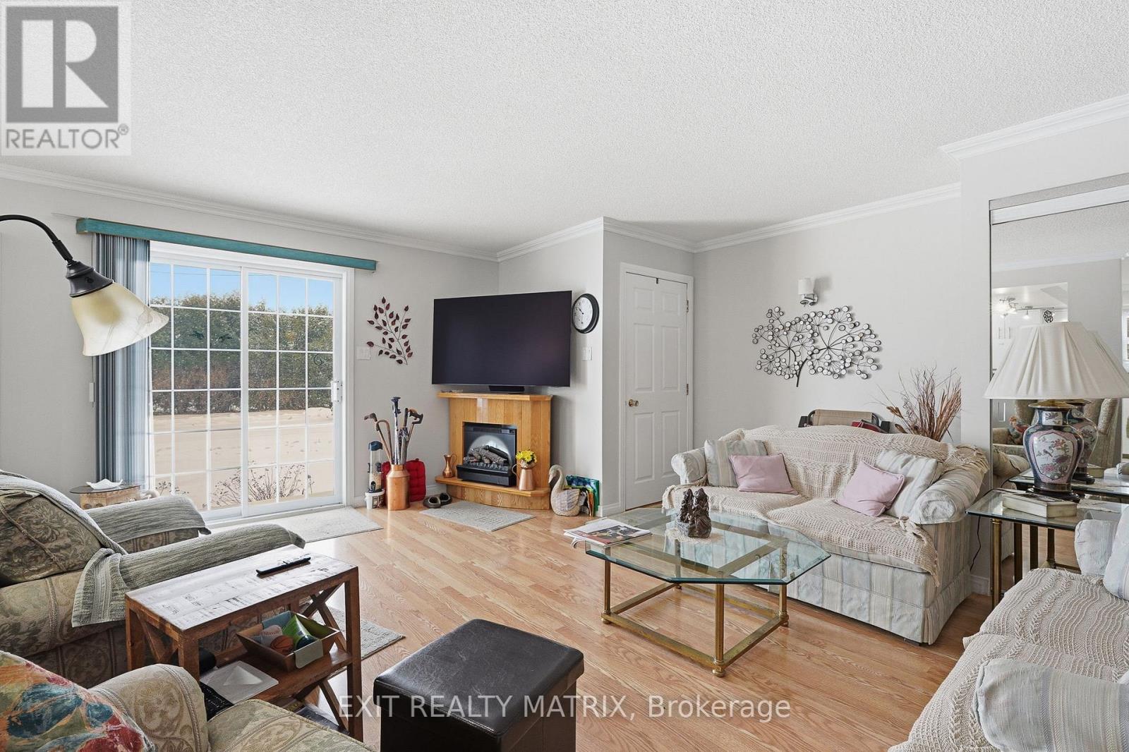 672 JEANNE MANCE STREET