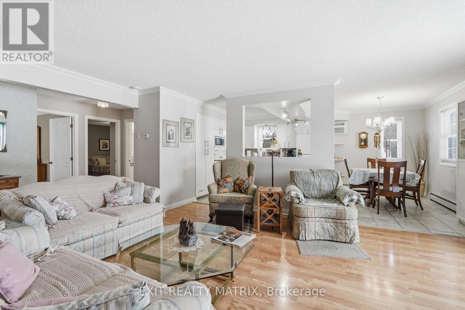 672 JEANNE MANCE STREET