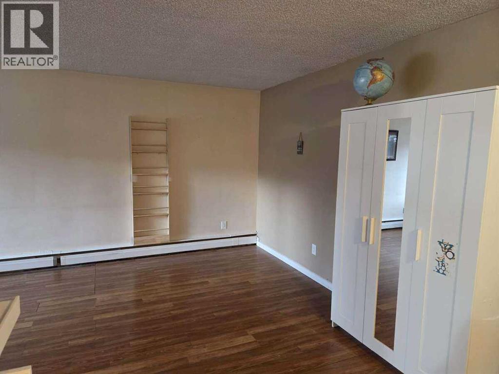 221, 8235 Elbow Drive SW