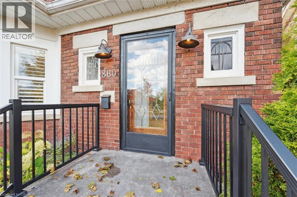 860 QUEENS Boulevard