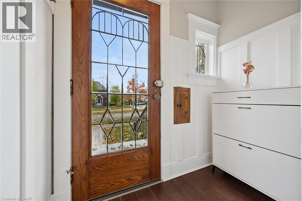 860 QUEENS Boulevard