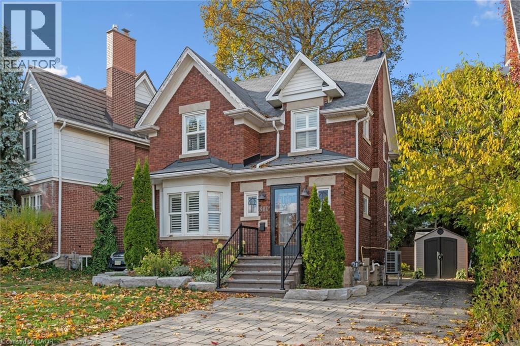 860 QUEENS Boulevard