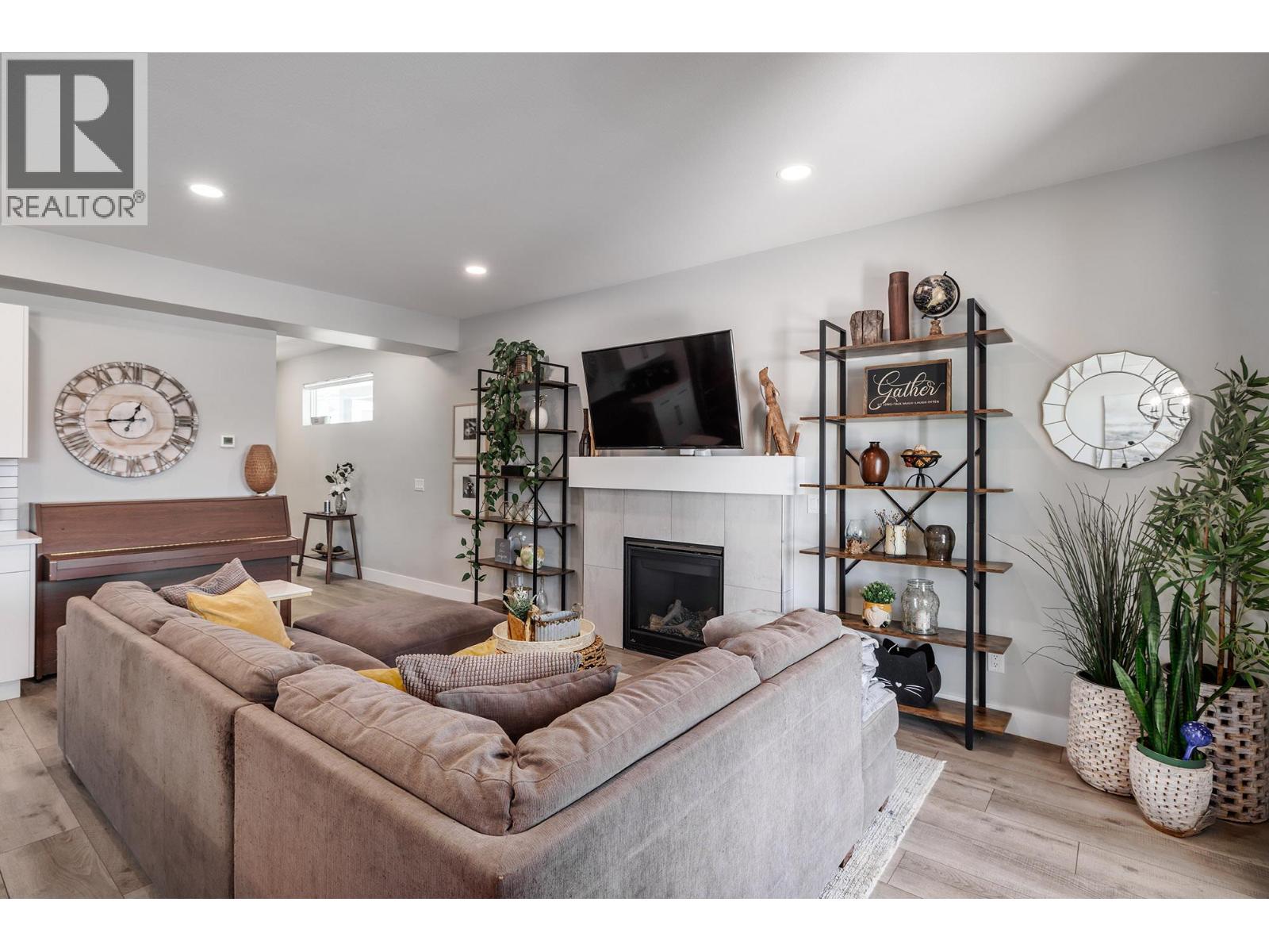 2359 Hawks Boulevard