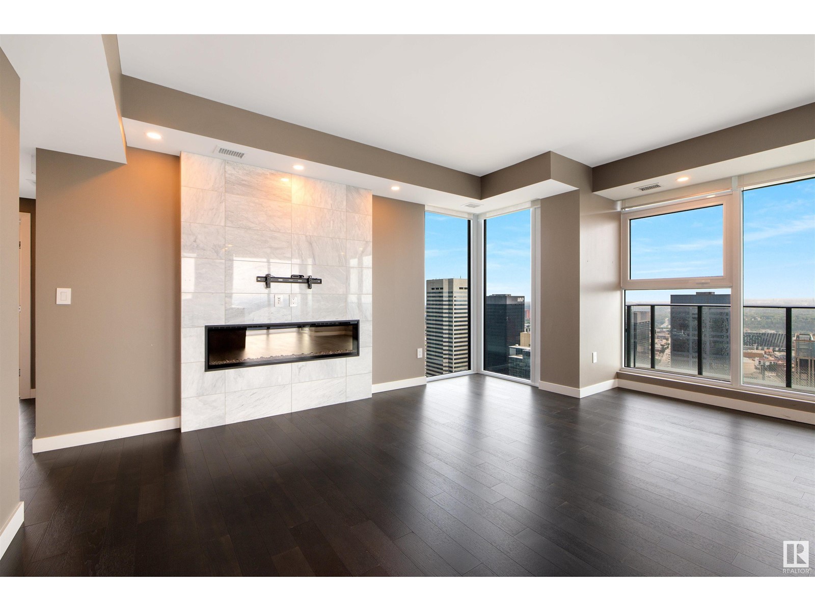 #3802 10180 103 ST NW