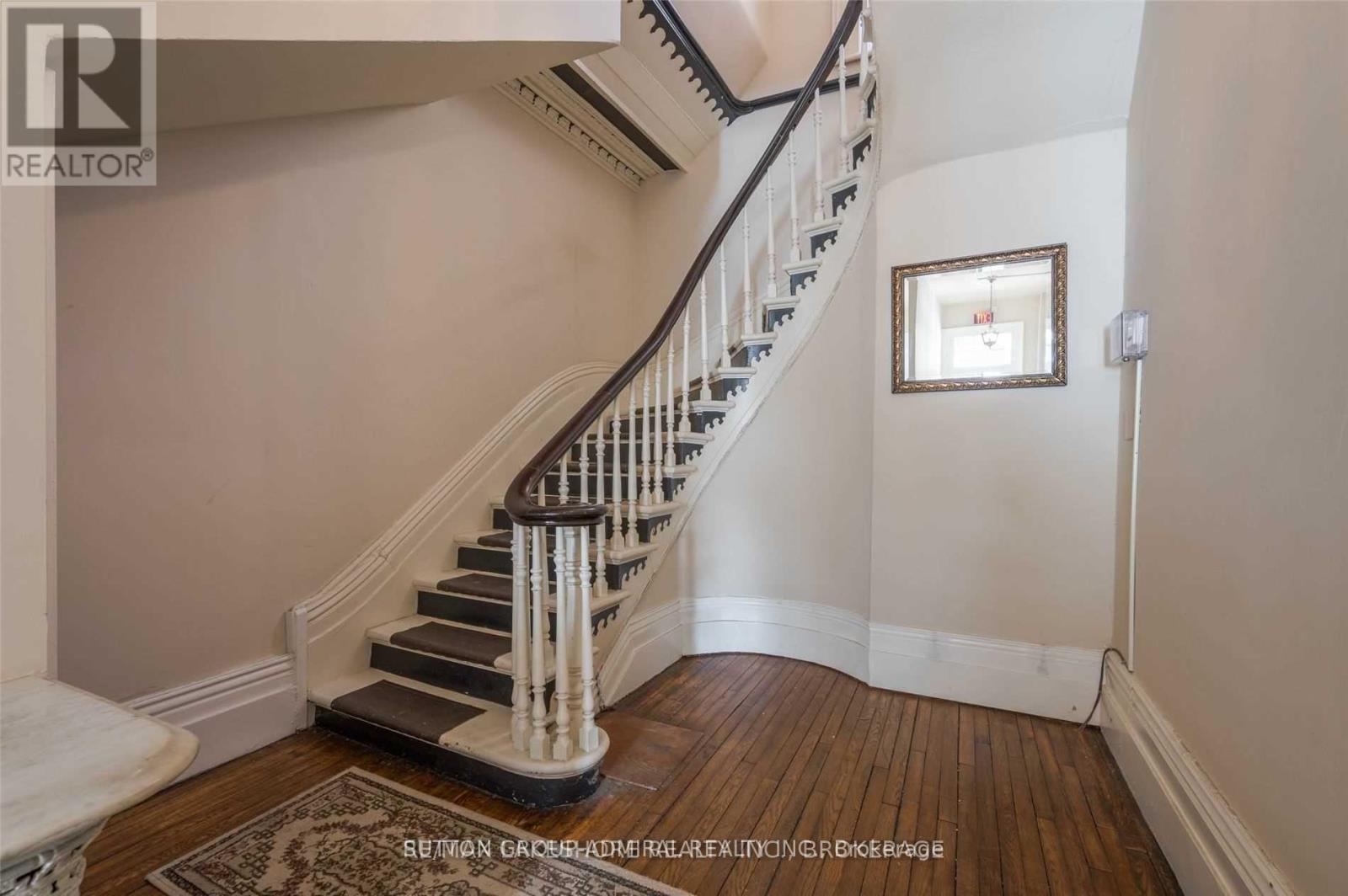 #4 - 364 GEORGE STREET