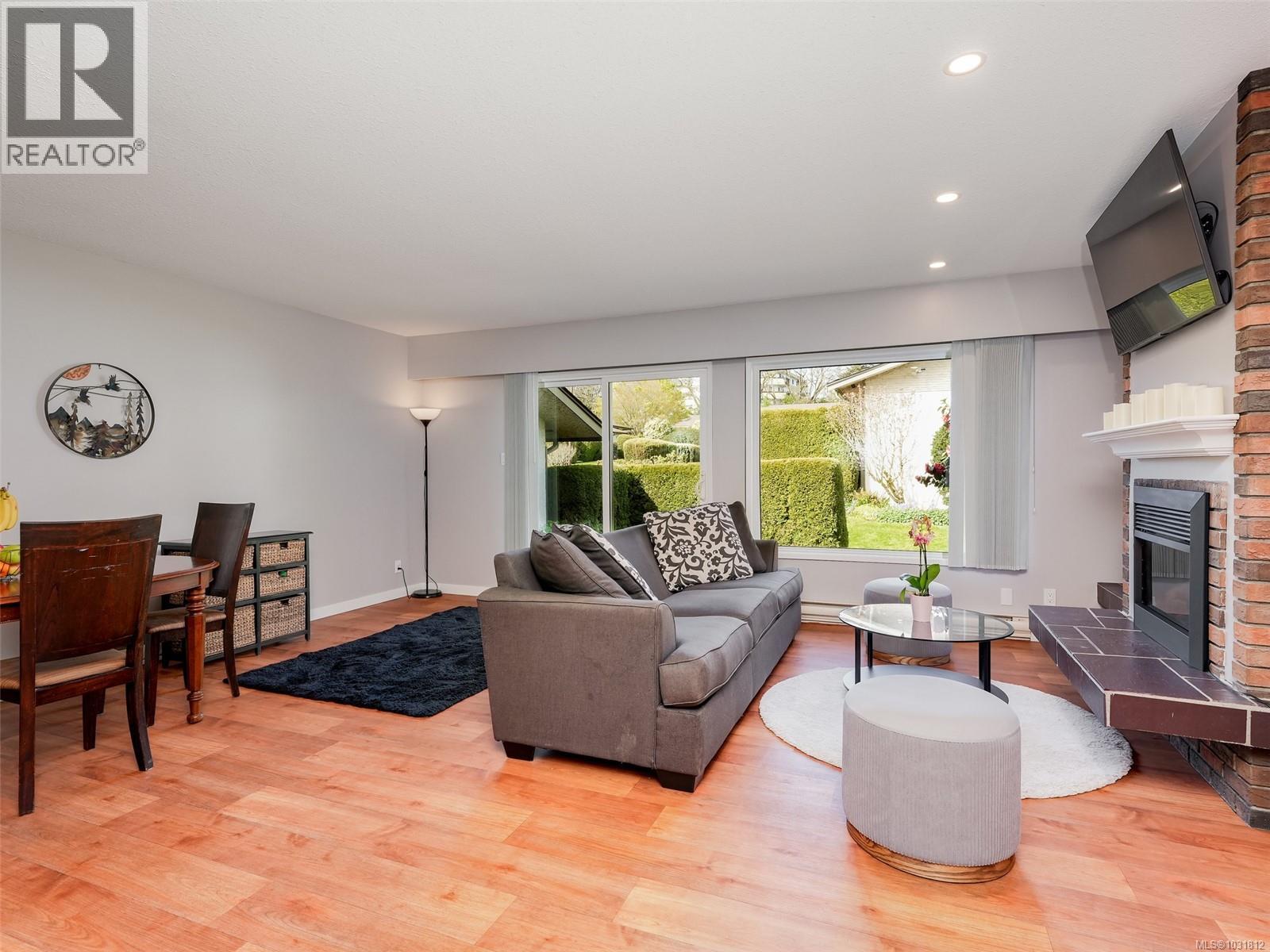 5 3968 Cedar Hill Rd