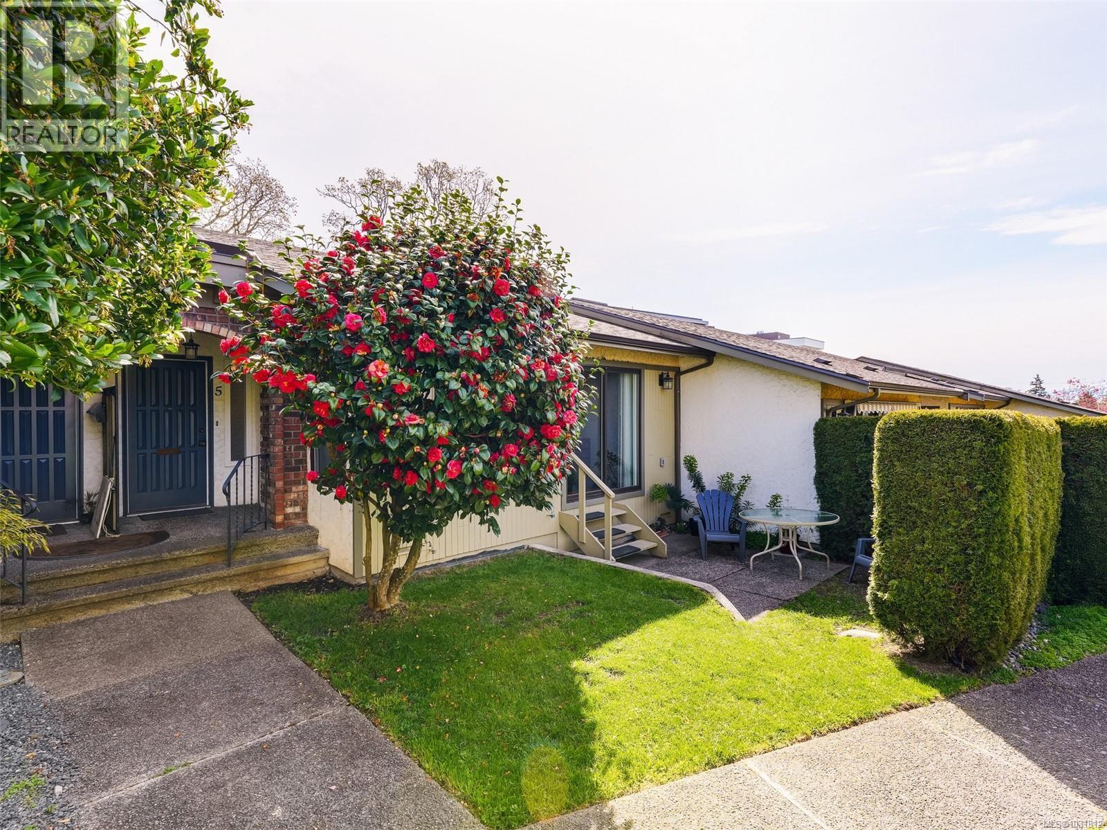 5 3968 Cedar Hill Rd