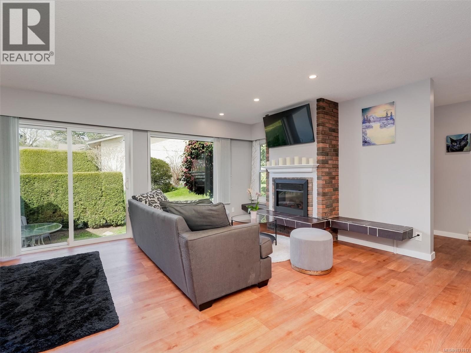 5 3968 Cedar Hill Rd