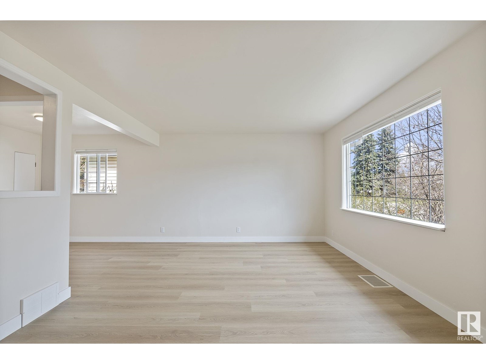 11916 132 ST NW