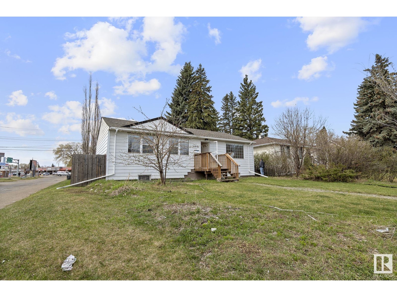 11916 132 ST NW
