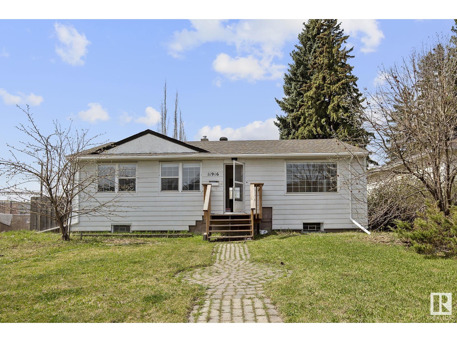 11916 132 ST NW