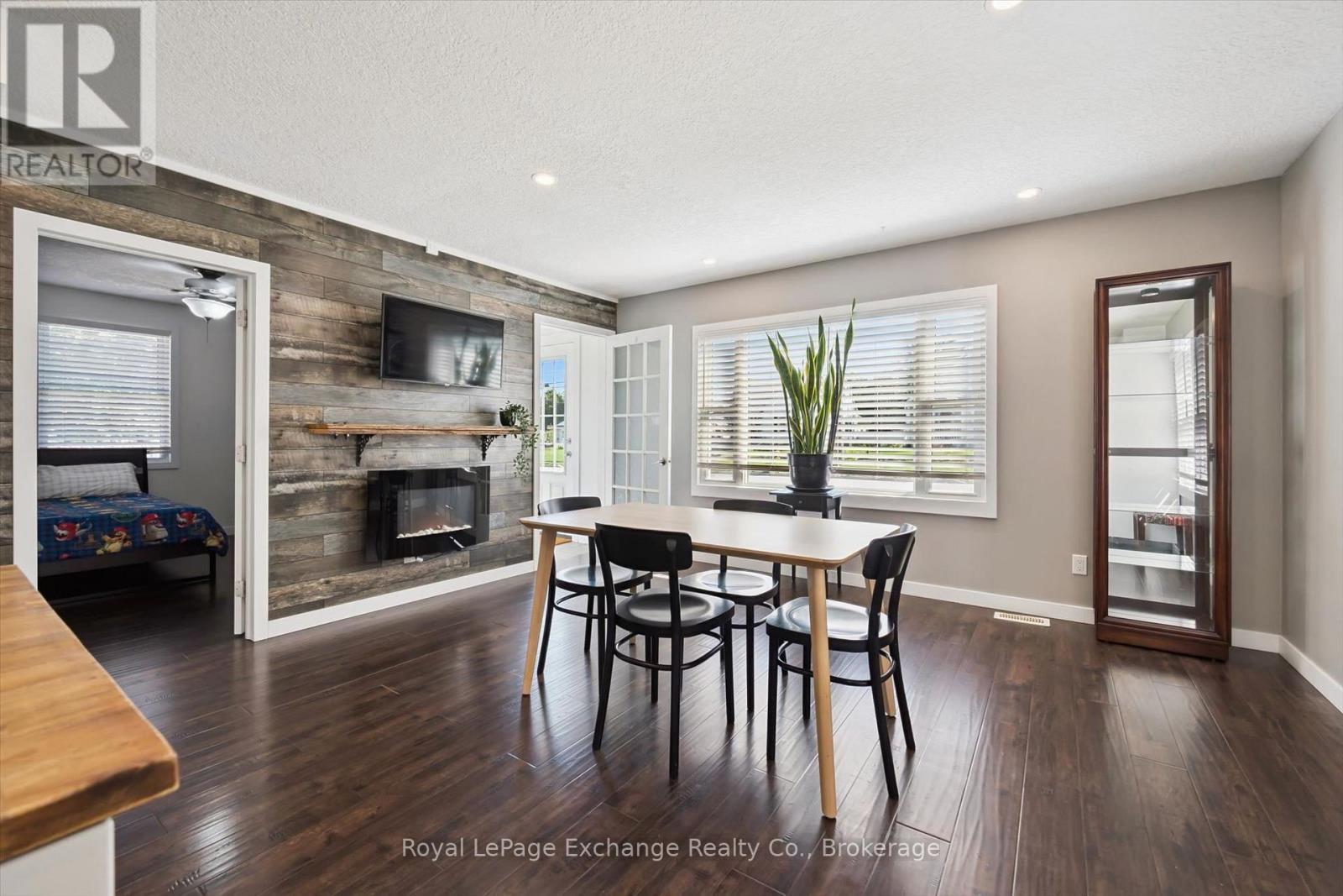 68 ELGIN STREET S
