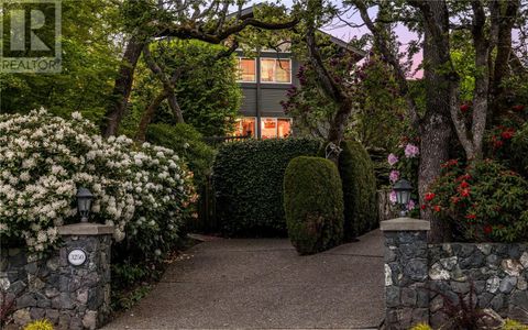 3250 Norfolk Rd Oak Bay BC V8R6H4