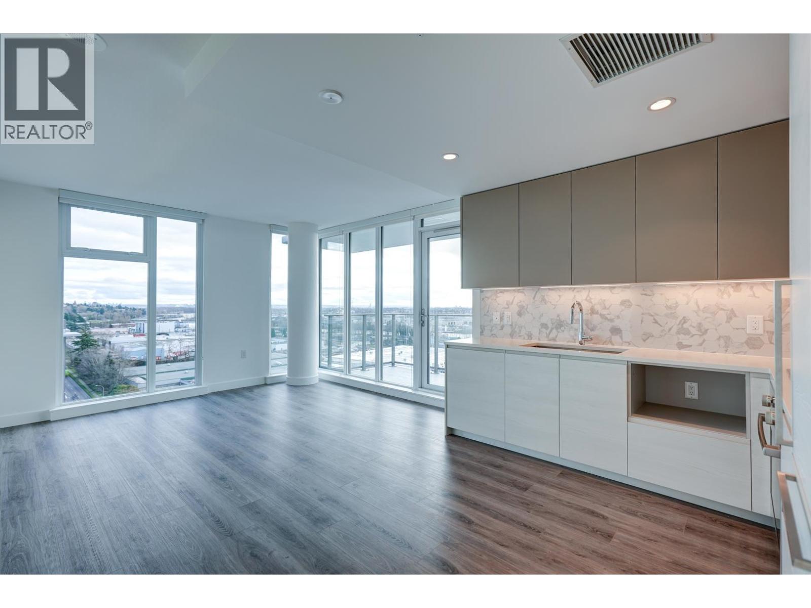 1502 8188 FRASER STREET