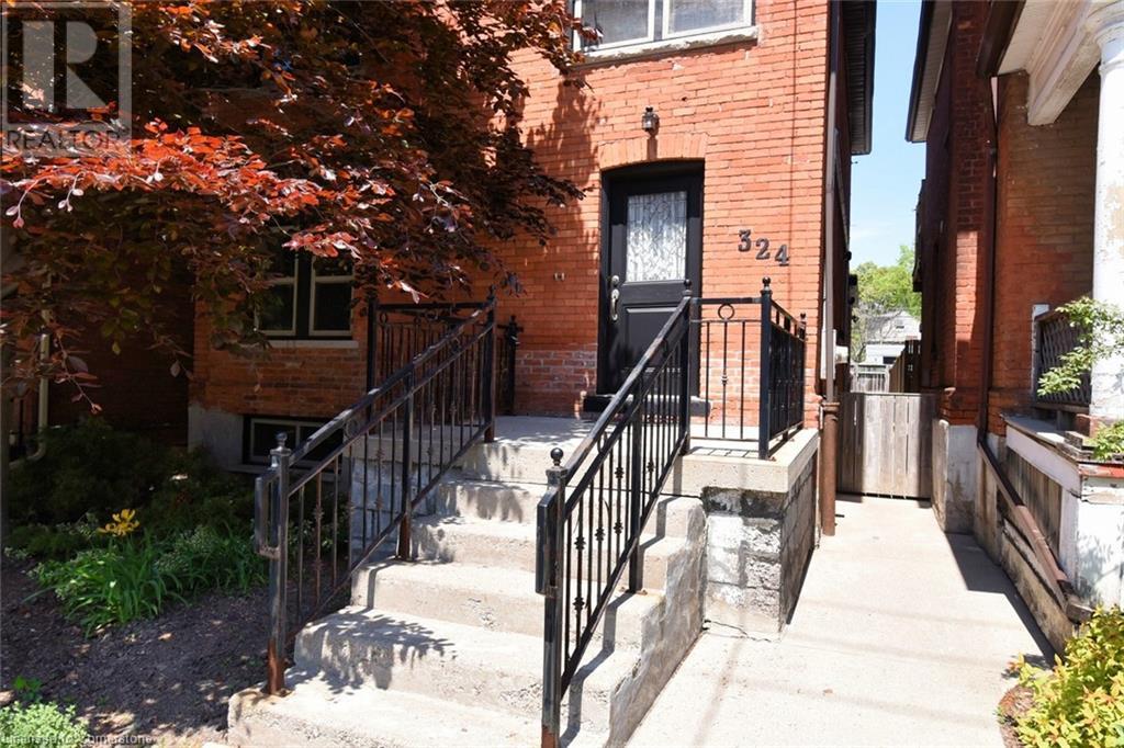 324 ABERDEEN Avenue