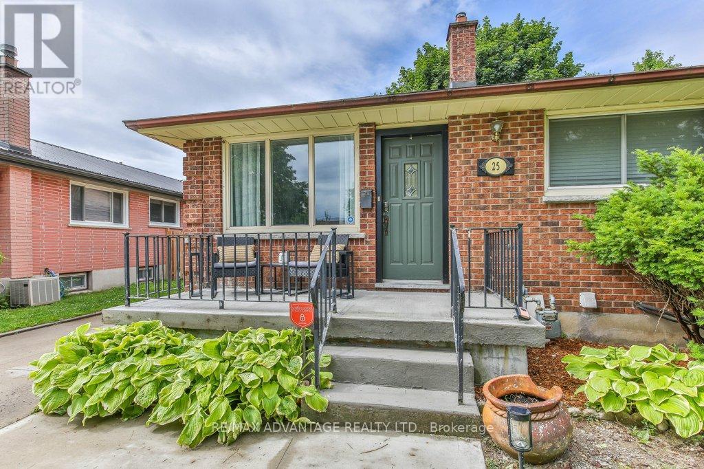 25 LAURENTIAN DRIVE S