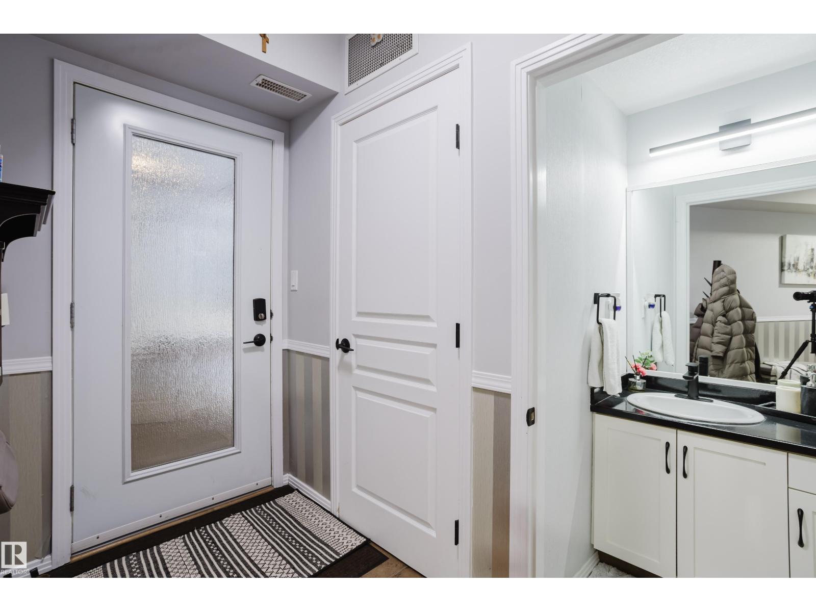 #140 4827 104A ST NW
