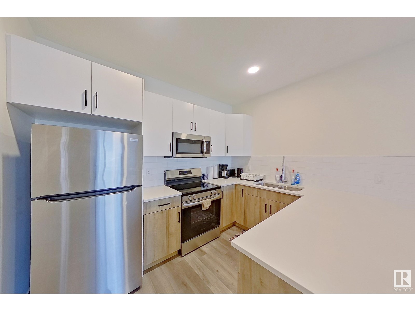 8003-5,7,9 120 AV NW