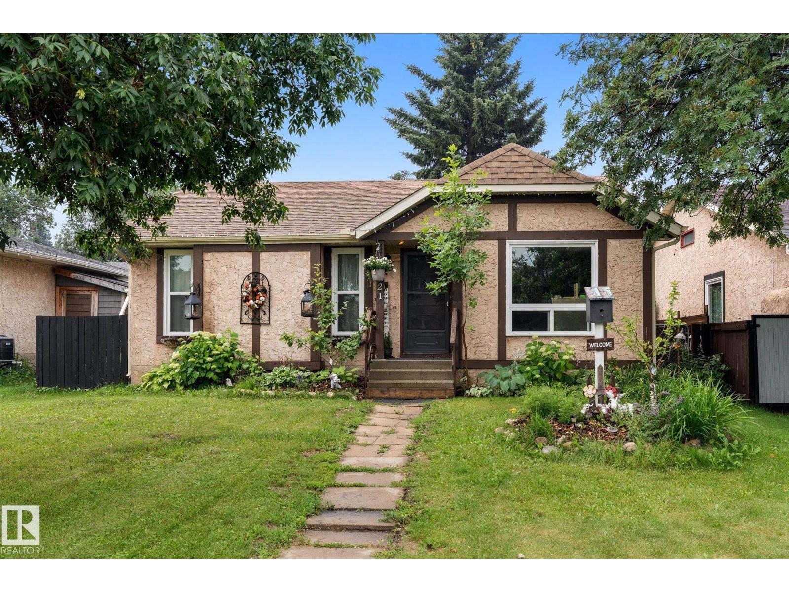 121 GREENWOOD DR