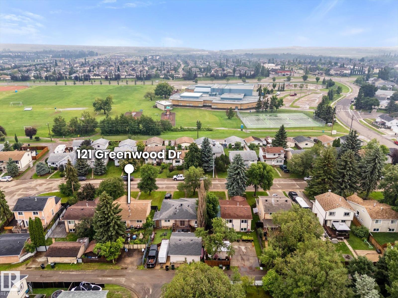 121 GREENWOOD DR