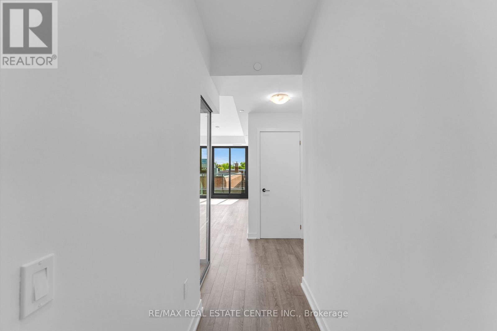 422 - 250 LAWRENCE AVENUE W