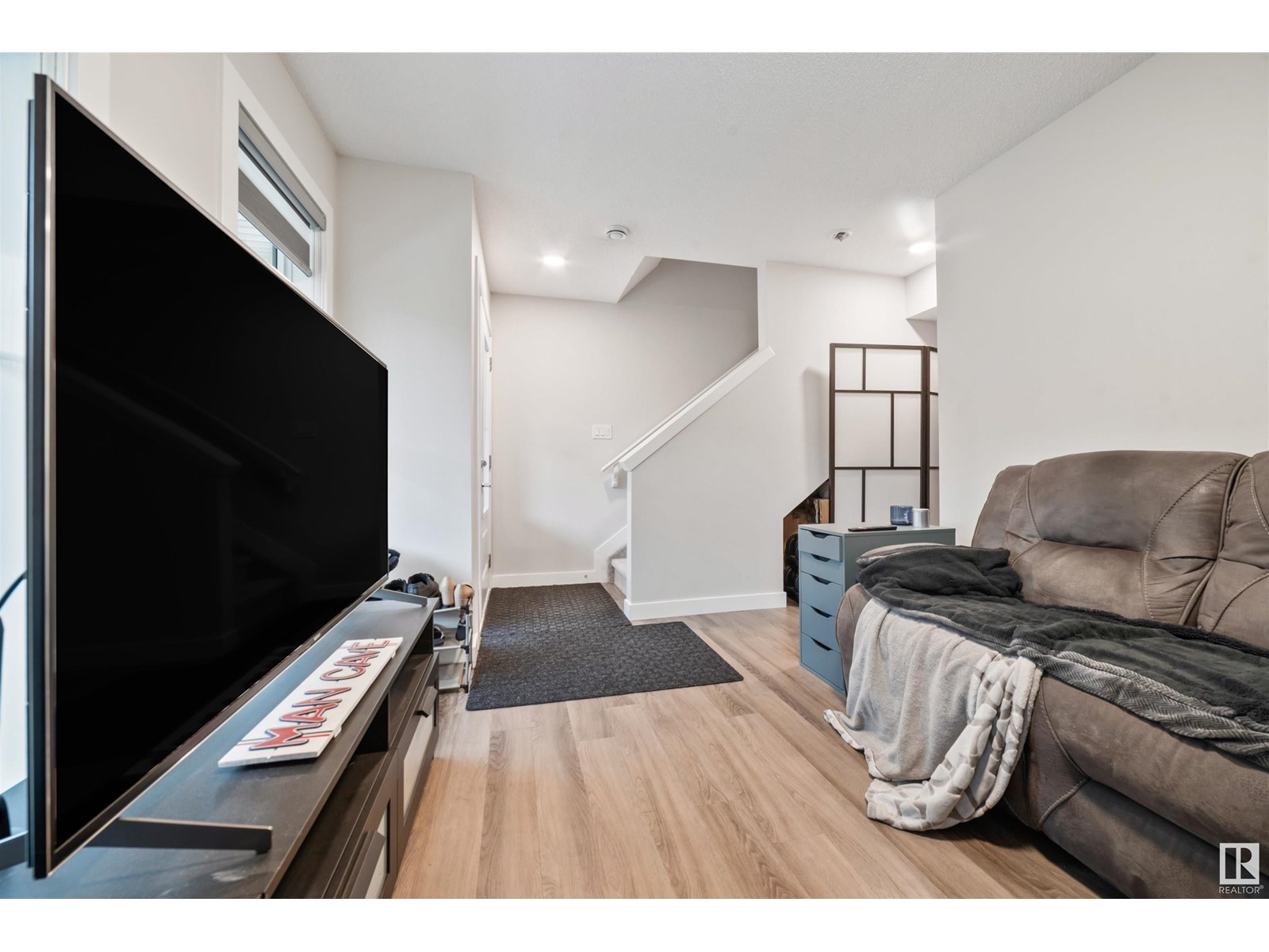 #32 1051 Graydon Hill BV SW