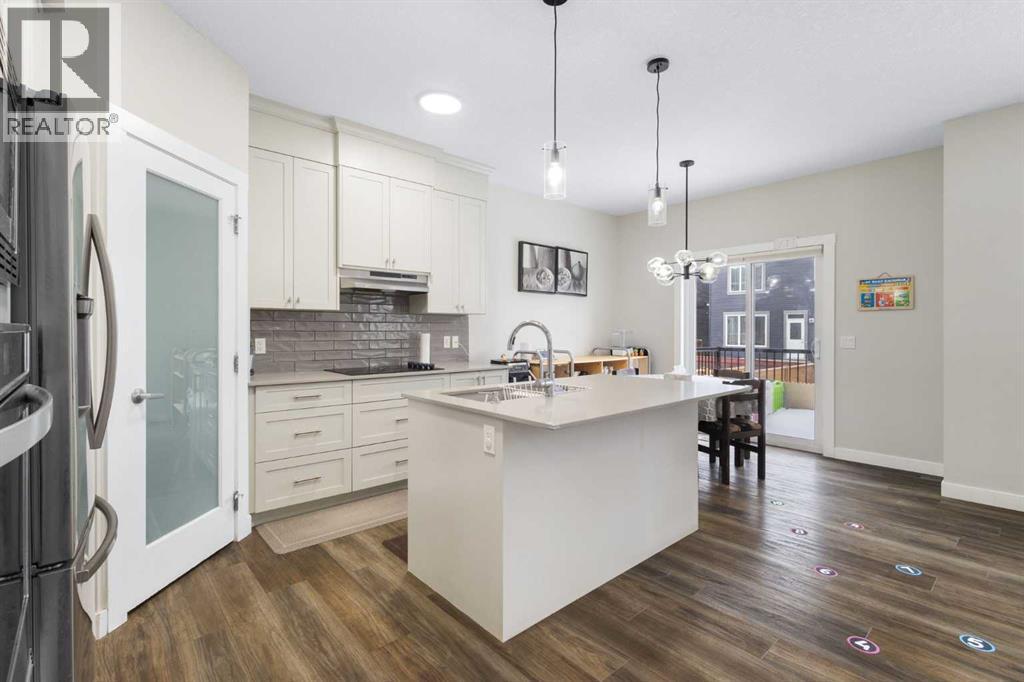 469 Creekrun Crescent SW