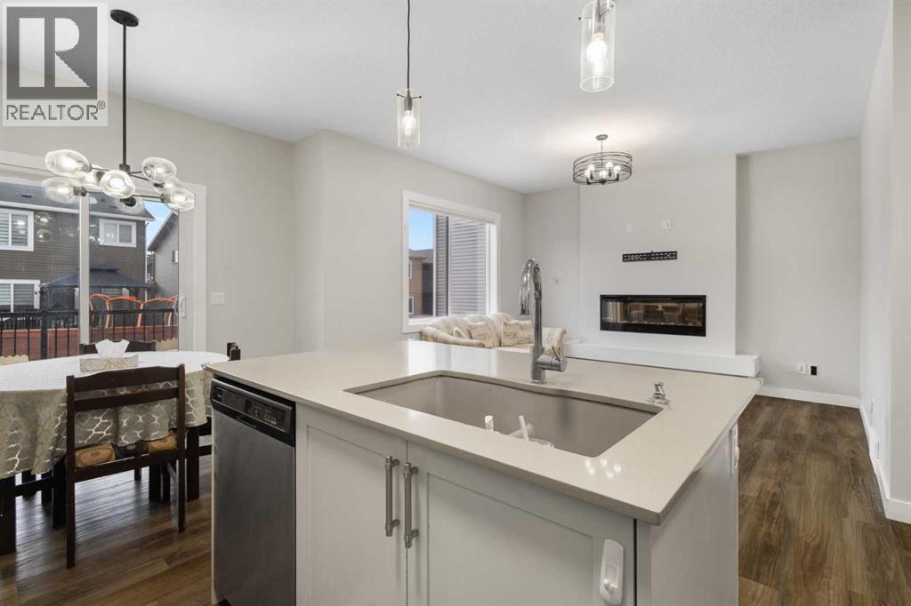 469 Creekrun Crescent SW