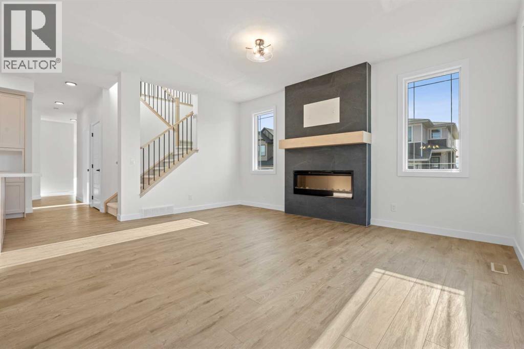 571 Buffaloberry Manor SE
