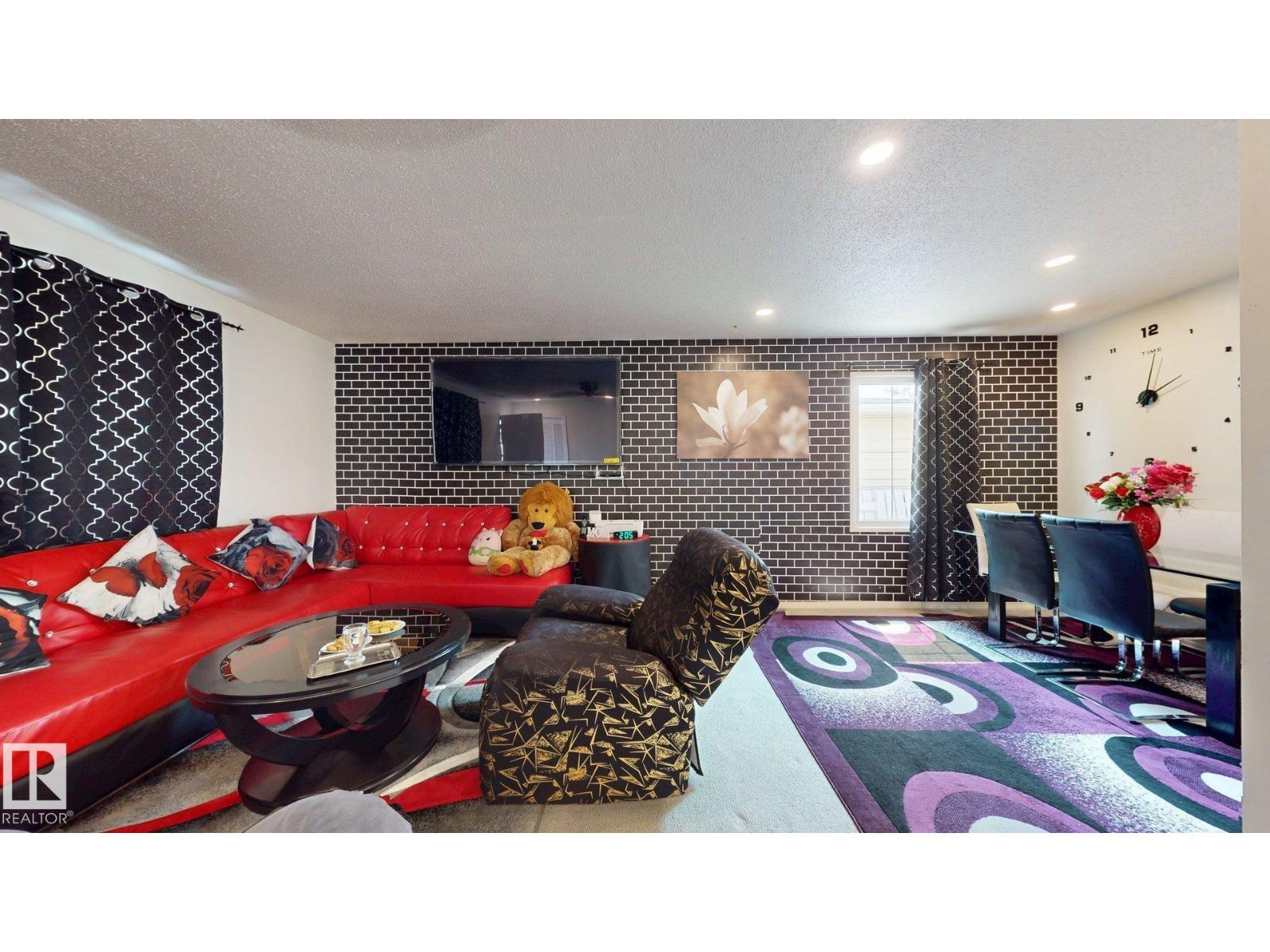 12812 45 st NW