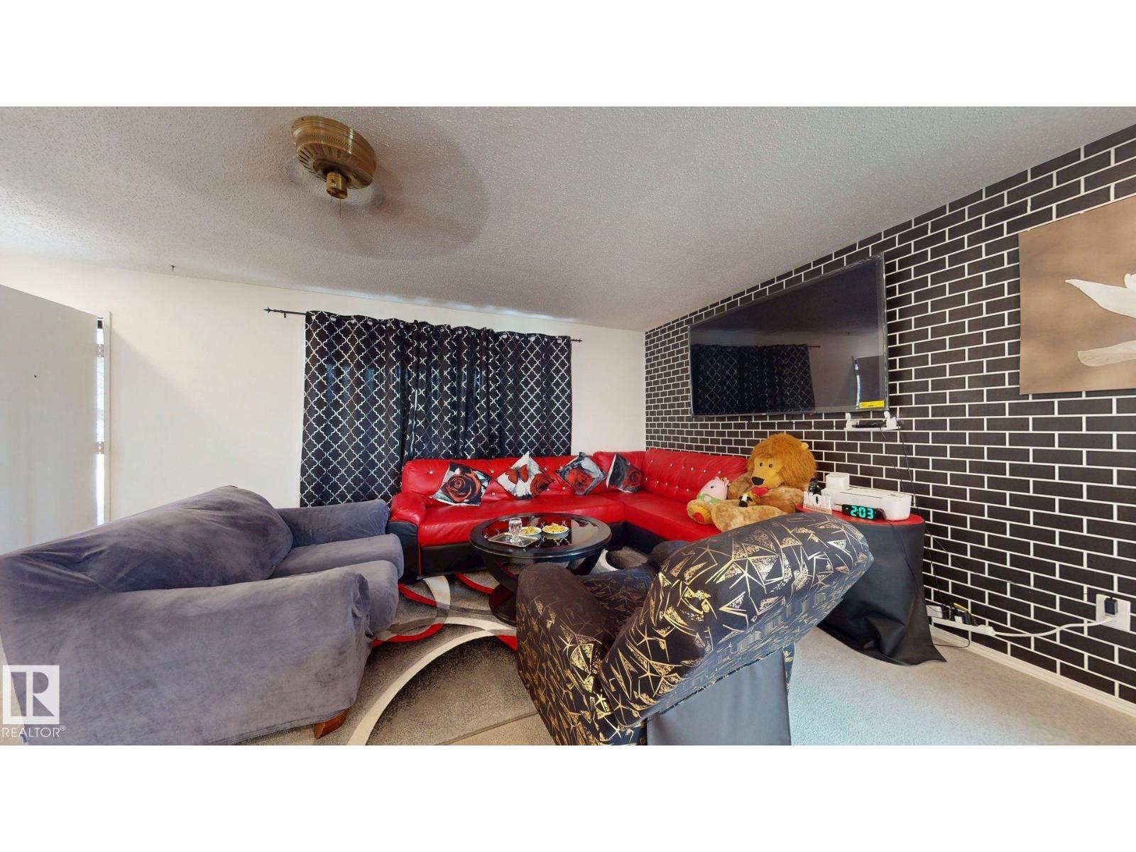 12812 45 st NW