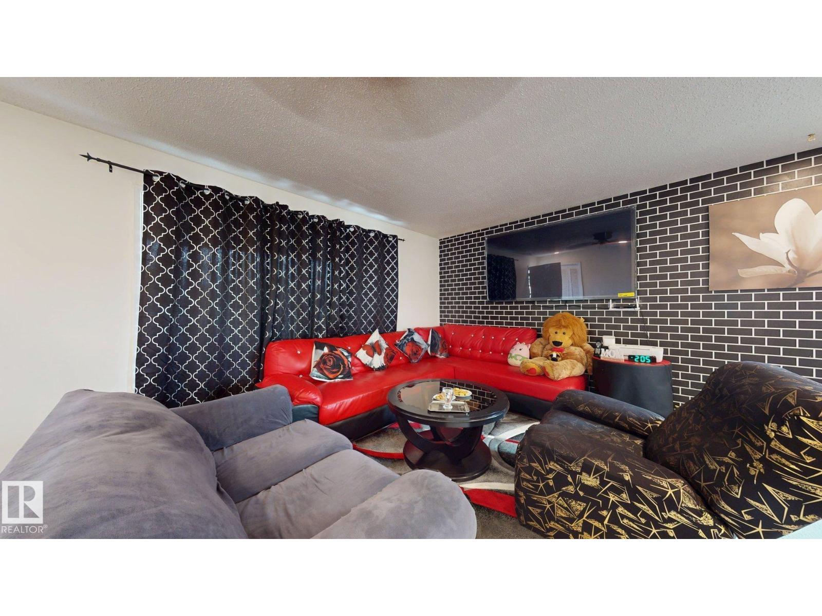 12812 45 st NW