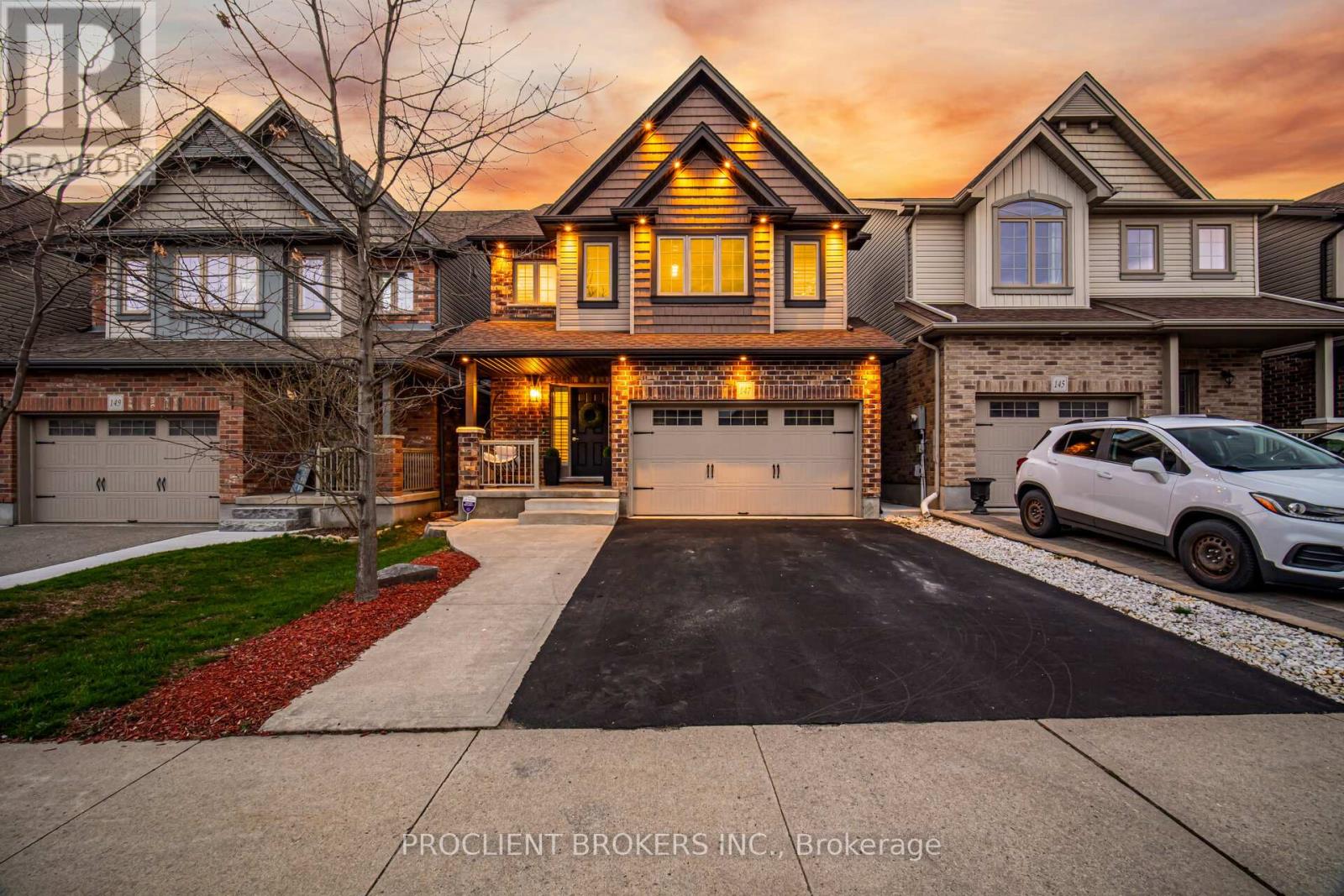 147 COULING CRESCENT