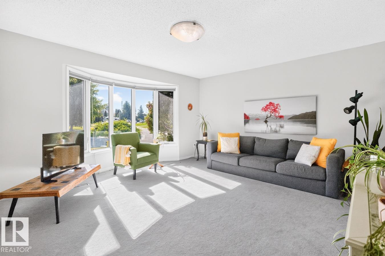 6930 11 AV NW