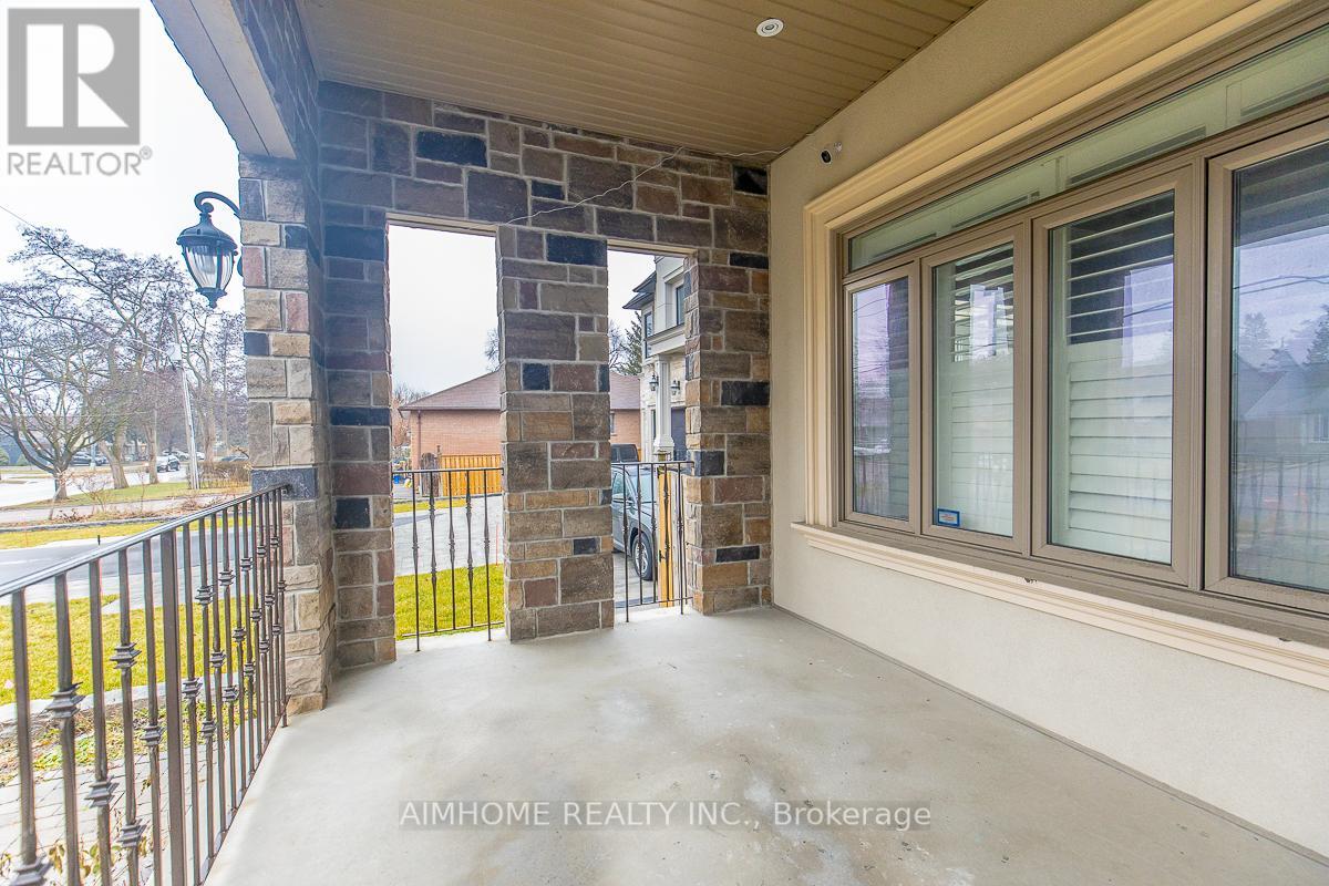 220 WELDRICK ROAD W