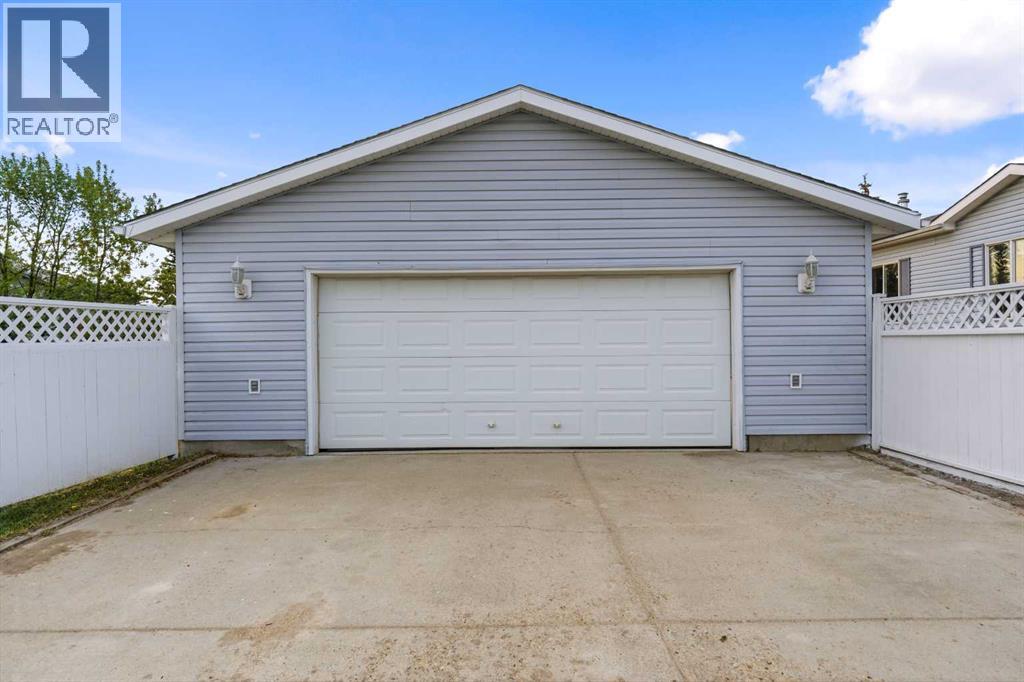 16 Karlzen Court
