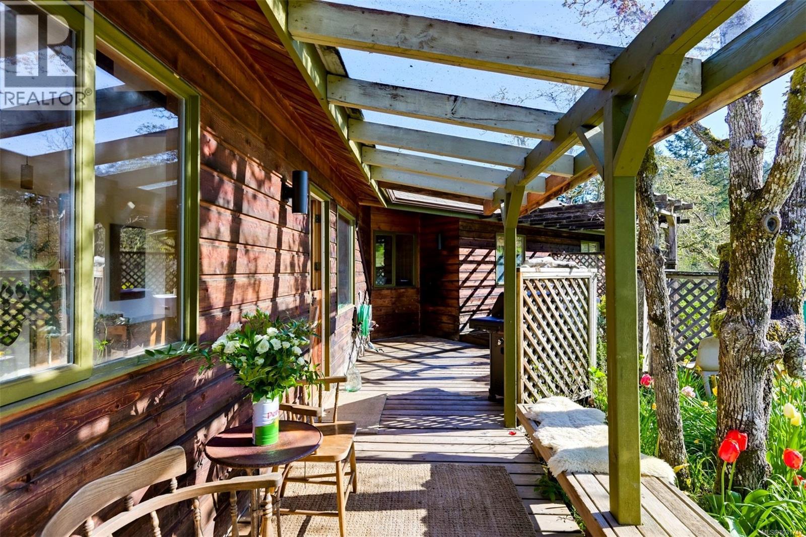 6587 West Saanich Rd